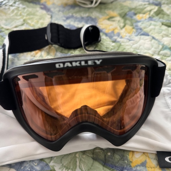 Oakley Ski Googles - Picture 1 of 2
